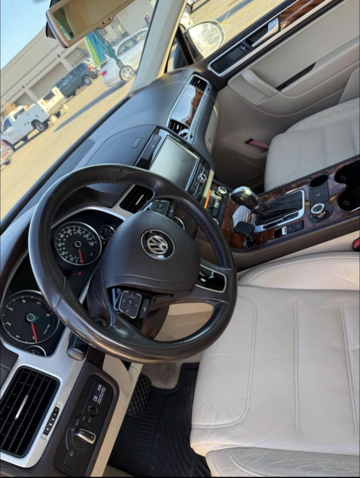 2014 Volkswagen Touareg Sport thumbnail 3
